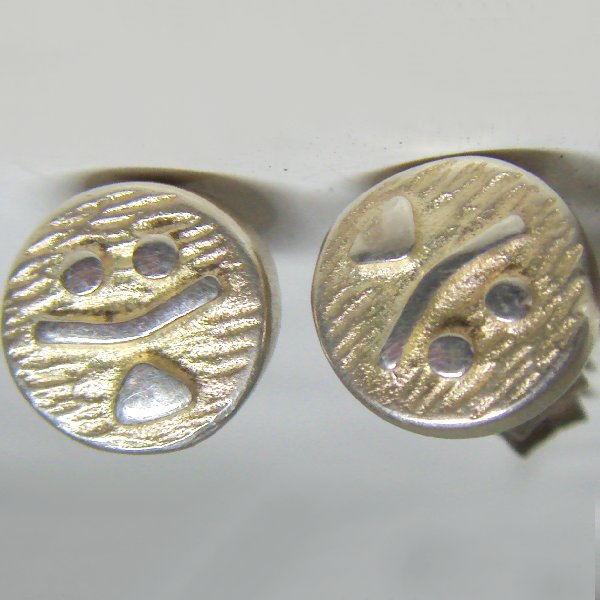 (e1113)Silver earrings motif happy face.